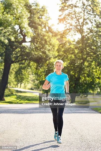 woman jogging in park - 48 hours stock-fotos und bilder