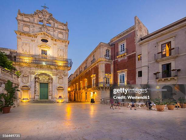 italy, sicily, siracuse, santa lucia alla badia church on cathedral square - ortygia stock-fotos und bilder