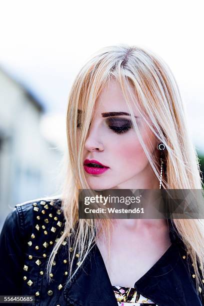 portrait of rouged blond woman - frau haarsträhne blond beauty stock-fotos und bilder