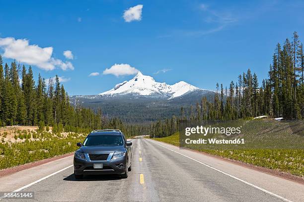 usa, oregon, diamond lake highway, mount thielsen - mount thielsen stock pictures, royalty-free photos & images