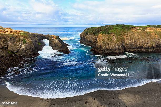 usa, california, mendocino headlands state park, mendocino, pacific coast, view to rock arch - mendocino stock pictures, royalty-free photos & images