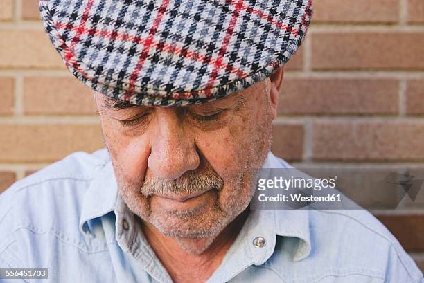 Serious Old Man Wearing Beret Looking High-Res Stock Photo - Getty Images