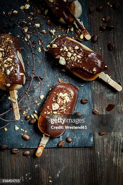 espresso and coconut-cream ice lollies with chocolate and roasted almonds - schist stock-fotos und bilder