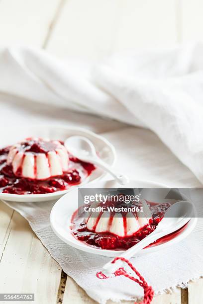 panna cotta with raspberry sauce - panna cotta stock pictures, royalty-free photos & images