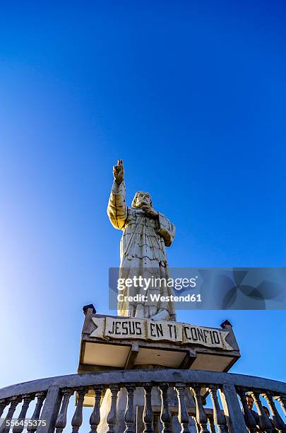 nicaragua, san juan del sur, christ of the mercy statue - san juan del sur bildbanksfoton och bilder