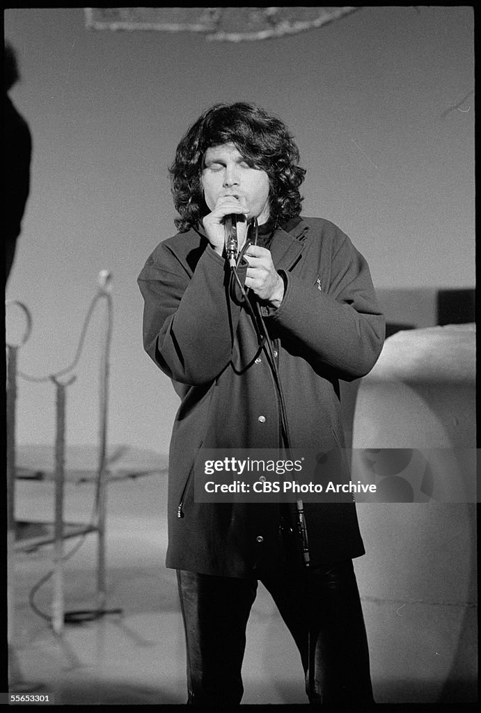 Jim Morrison Sings On 'The Smothers Brothers Comedy Hour'