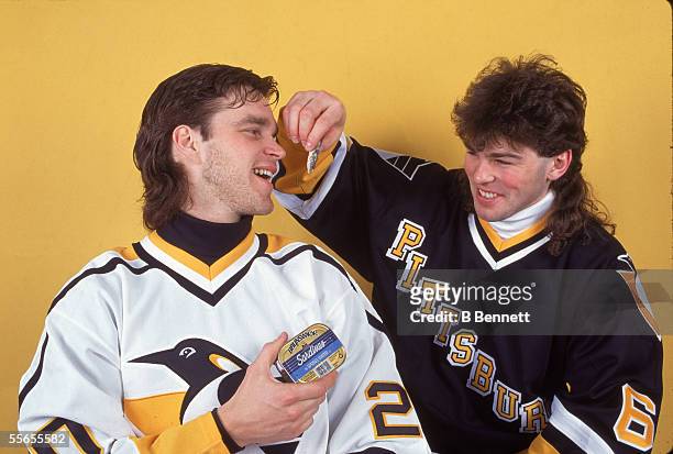 Czech professional hockey player Jaromir Jagr of the Pittsburgh Penguins pretends to feed sardines to his teammate Canadian Luc Robitaille, February...
