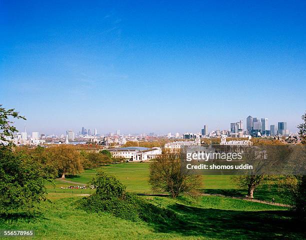 elevated view of city skyline from greenwich park - blossom in greenwich park stock-fotos und bilder