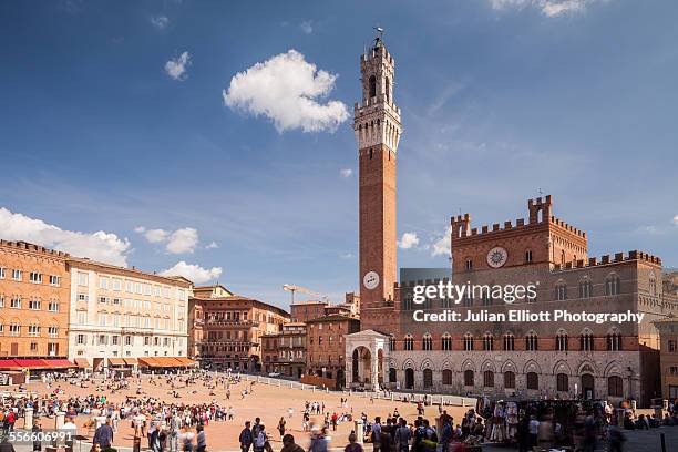 torre del mangia and piazza del campo, siena - torre del mangia stock pictures, royalty-free photos & images