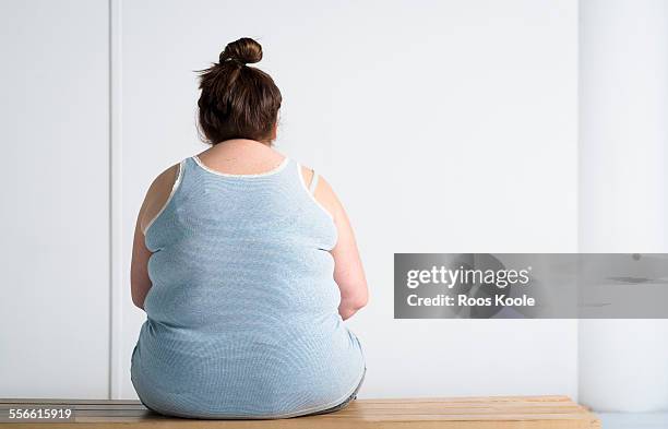 teenaged overweight girl at bench - plump girls stockfoto's en -beelden