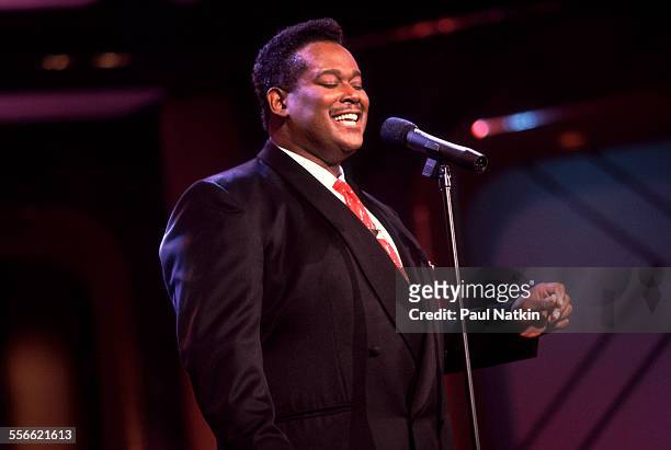 American musician Luther Vandross performs on the 'Oprah Winfrey Show,' Chicago, Illinois, June 24, 1991.