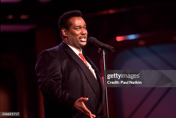 American musician Luther Vandross performs on the 'Oprah Winfrey Show,' Chicago, Illinois, June 24, 1991.