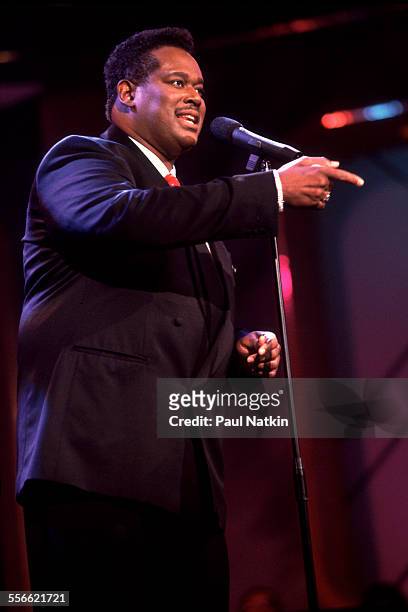 American musician Luther Vandross performs on the 'Oprah Winfrey Show,' Chicago, Illinois, June 24, 1991.