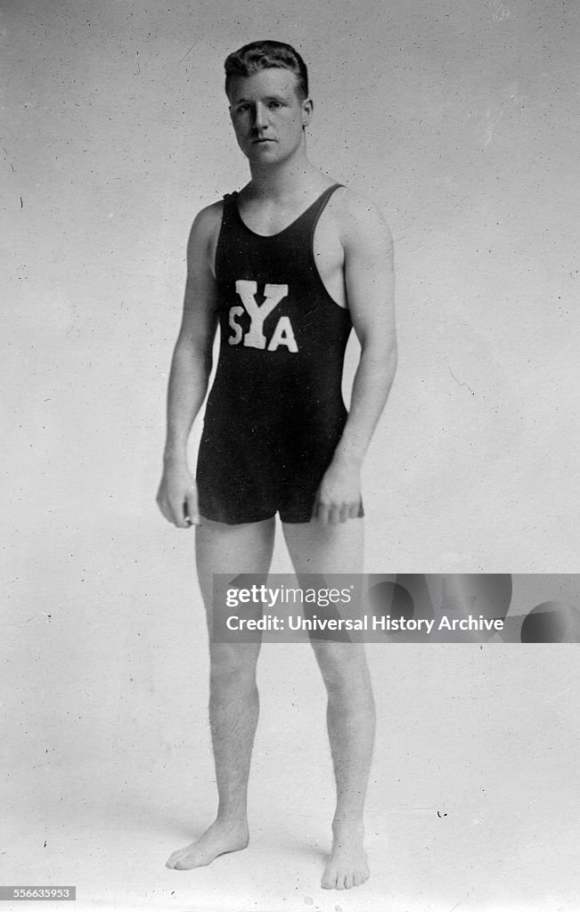 John C. Stoddart a swimmer in bathing suit, 1915. News Photo - Getty Images