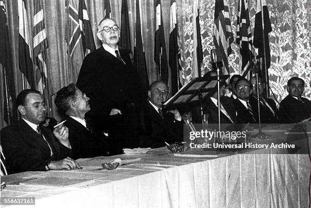 Bretton Woods Conference 1944. John Maynard Keynes and Harry Dexter White founding fathers of the IMF and the World Bank.