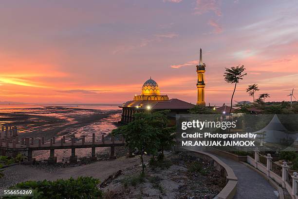 masjid al hussain at kuala perlis, malaysia - langkawi stock-fotos und bilder