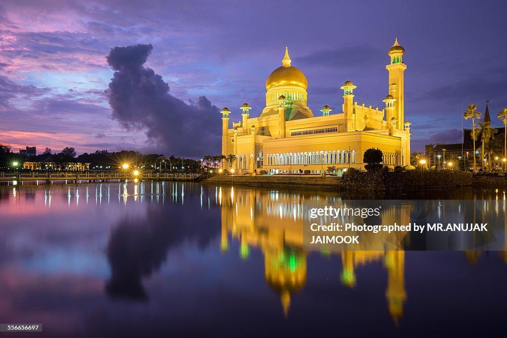 Sultan Omar Ali Saifuddien Mosque at Brunei