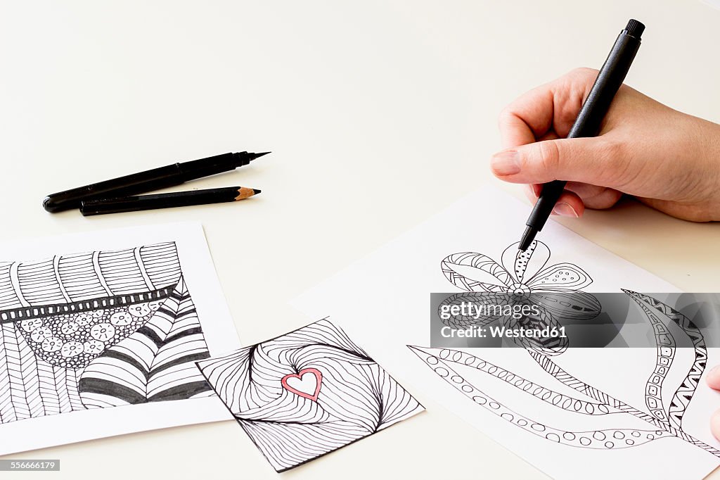 Hand drawing Zentangle motifs