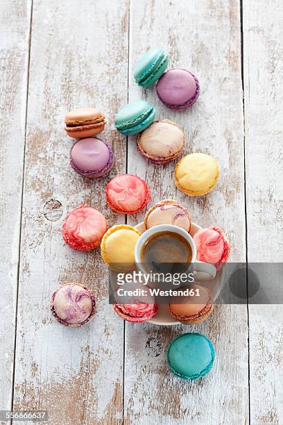 cup of coffee and macarons on wood - macaroon photos et images de collection