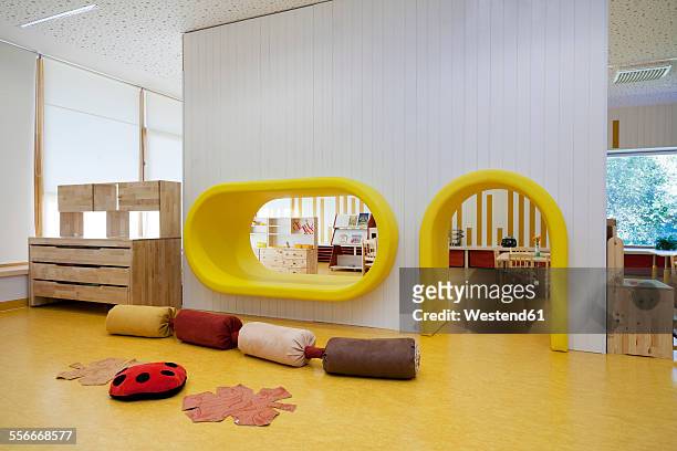 estonia, playroom of a newly built kindergarten - linoleum stock-fotos und bilder