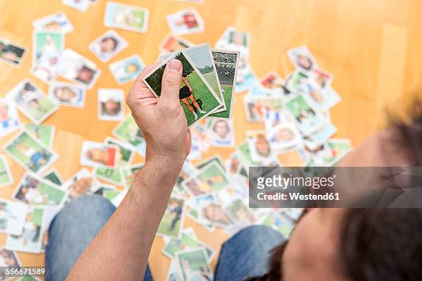 man looking at old trading cards - trading card stockfoto's en -beelden