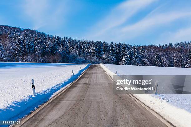 germany, baden-wuerttemberg, swabian alb, country road in winter - winterdienst stockfoto's en -beelden