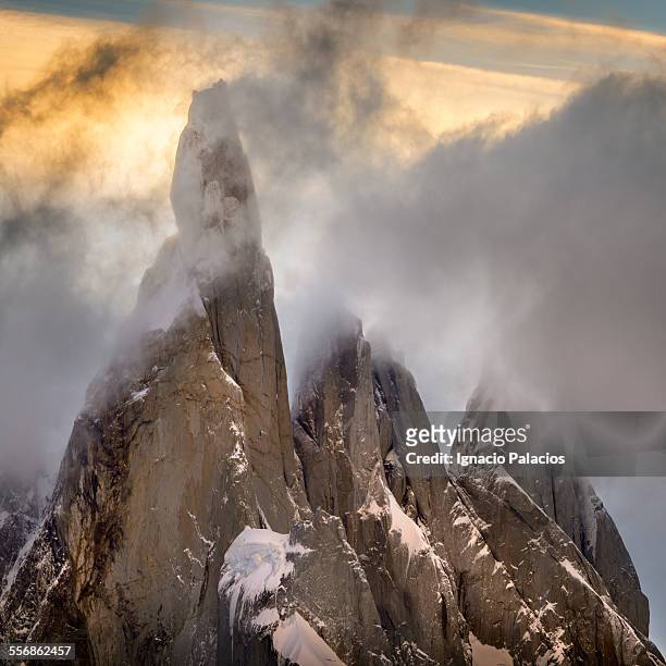 cerro torre, parque nacional los glaciares - cerro torre - fotografias e filmes do acervo