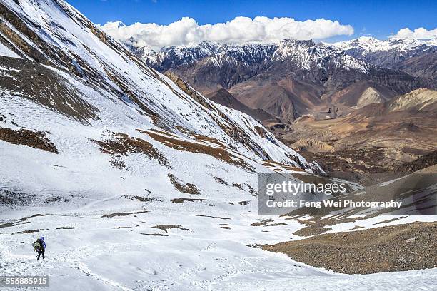 crossing thorong la pass, annapurna circuit, nepal - thorung la pass stock pictures, royalty-free photos & images