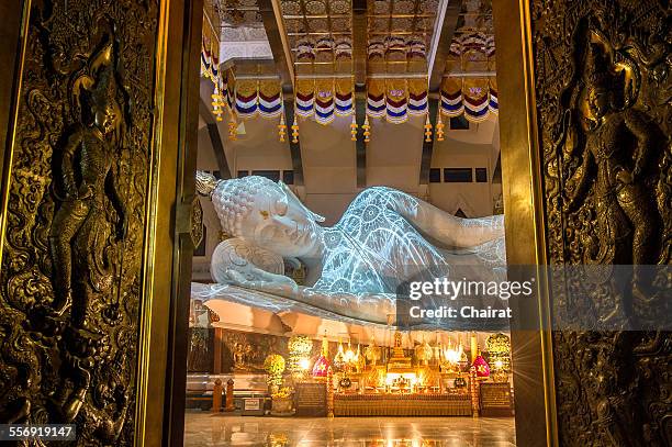 sleeping marble buddha, wat pa phu koh, thailand - udon thani stockfoto's en -beelden