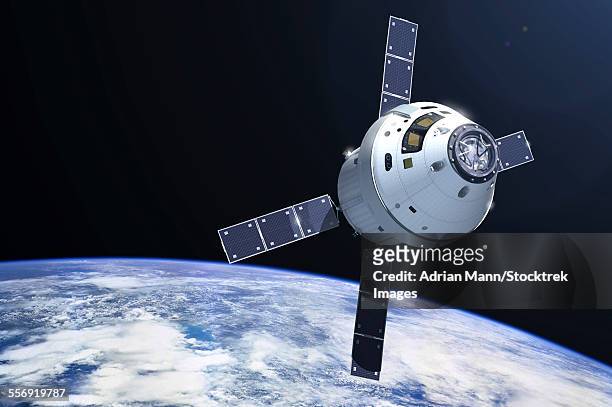 ilustrações, clipart, desenhos animados e ícones de orion module in orbit above earth. - nave espacial orion