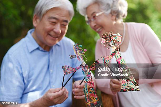 the old couple took the shadow puppet - shadow puppeteer - fotografias e filmes do acervo