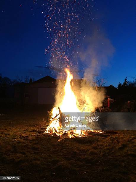 osterfeuer - osterfeuer stock pictures, royalty-free photos & images