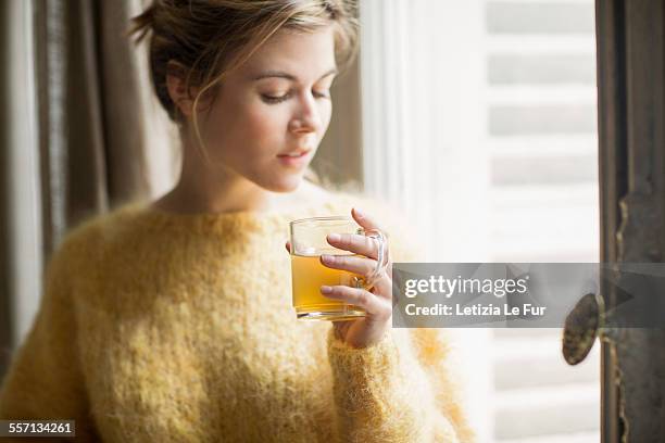 woman drinking herbal tea - green tea stock-fotos und bilder