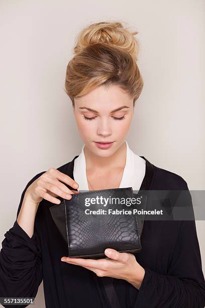 beautiful woman checking her makeup bag - bolsa preta imagens e fotografias de stock