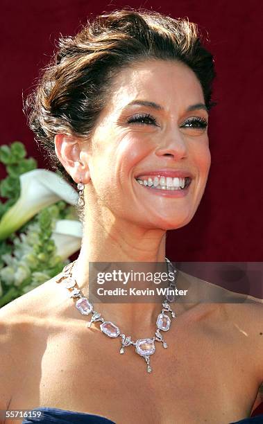 Actress Teri Hatcher arrives at the 57th Annual Emmy Awards held at the Shrine Auditorium on September 18, 2005 in Los Angeles, California.