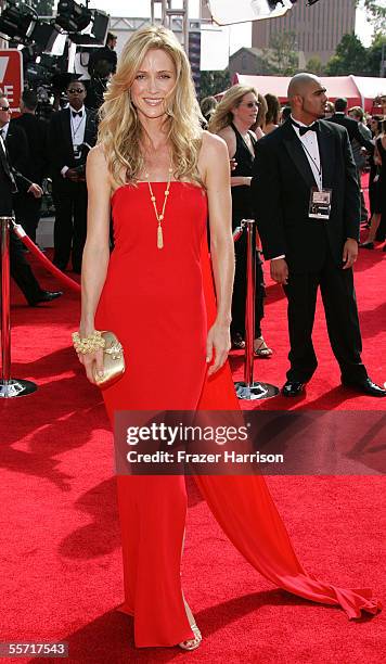 Actress Kelly Rowan arrives at the 57th Annual Emmy Awards held at the Shrine Auditorium on September 18, 2005 in Los Angeles, California.