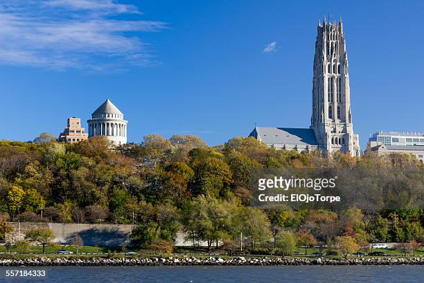 view of the cloisters from hudson river, new york - cloister 個照片及��圖片檔