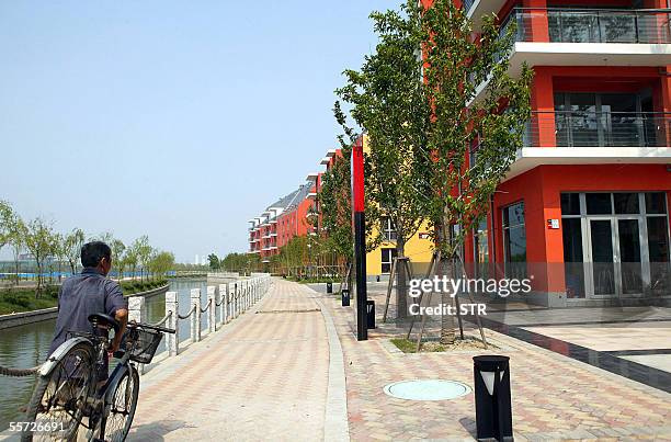 Thames Town, in a southwestern suburb some 40 kilometres from the two-centuries-old commercial heart of Shanghai 18 September 2005, is said to draw...