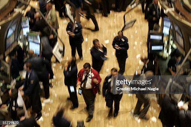 Traders works the floor of the New York Stock Exchange September 20, 2005 in New York City. The Federal Reserve raised the federal funds interest...