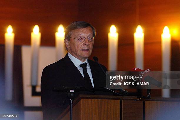 Austrian Chancellor Wolfgang Schuessel speaks during a commemoration service for Nazi hunter Simon Wiesenthal at Vienna's Central Cemetery, 21...