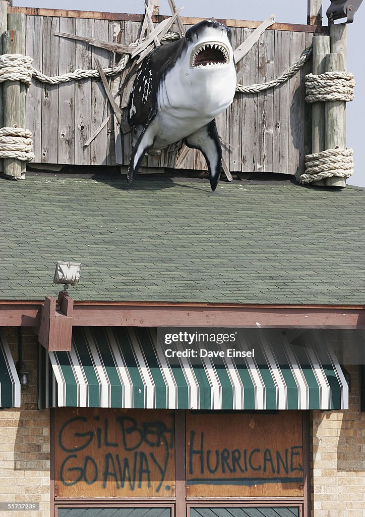 Voluntary Evacuations Begin In Galveston Ahead Of Hurricane Rita