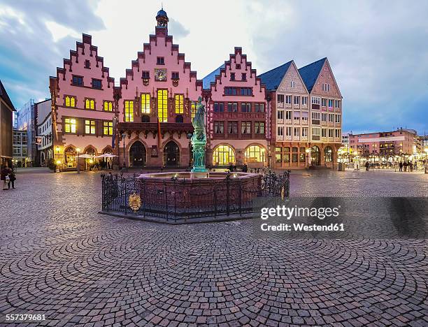 germany, hesse, frankfurt, roemerberg, fountain of justice and old town hall at dusk - frankfurt germany stock pictures, royalty-free photos & images