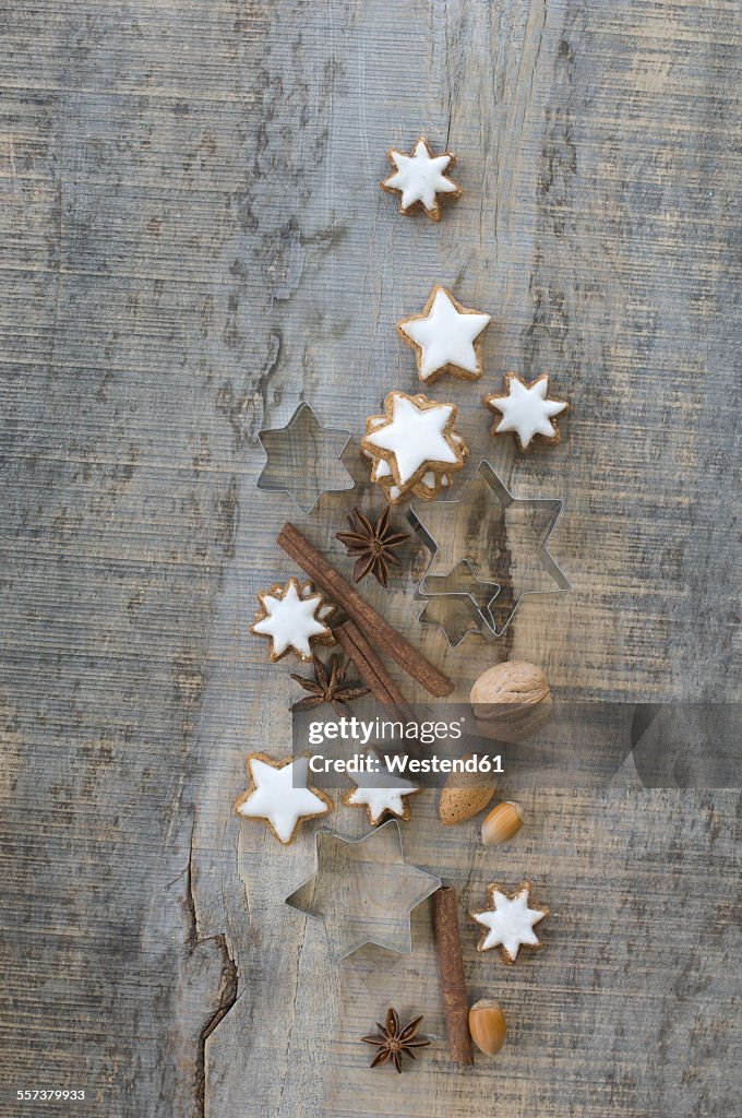 Cinnamon stars, spices and nuts