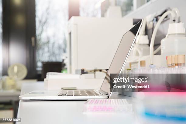 Empty Lab Desk Empty Lab Table Photos et images de collection - Getty Images