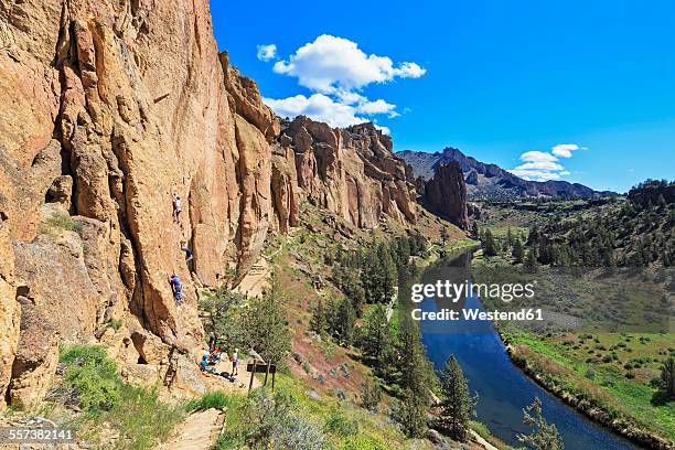 usa, oregon, deschutes county, smith rock state park at crooked river, rock climbers at smith rock - smith rock state park stock pictures, royalty-free photos & images