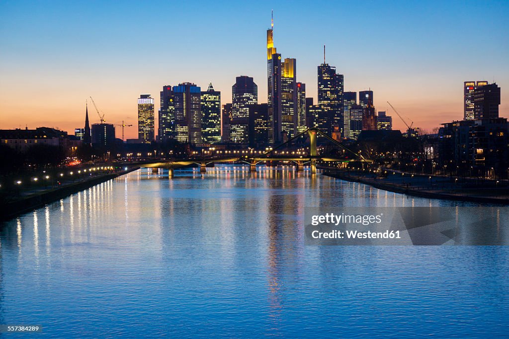 Germany, Frankfurt, River Main with Ignatz Bubis Bridge, skyline of finanial district in background