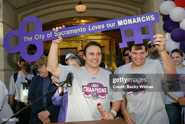 Gavin Maloof and Joe Maloof, co-owners of the Sacramento Monarchs, display the key to the city during the 2005 WNBA Championship rally September 21,...