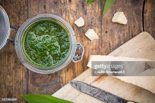 glass of organic ramson pesto and parmesan - pesto stock-fotos und bilder