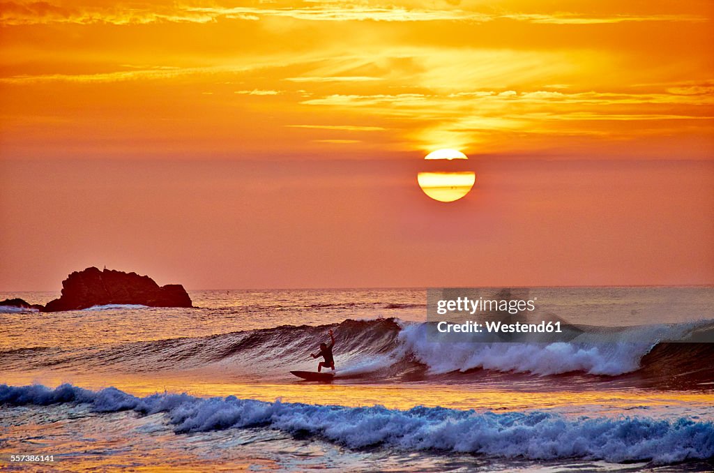 Portugal, Algarve, Sagres, Cordoama Beach, sunset above the Atlantic Ocean