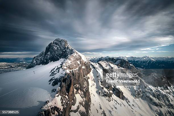 austria, schladming, dachstein mountains with south face of hunerkogel in the foreground - schladming imagens e fotografias de stock